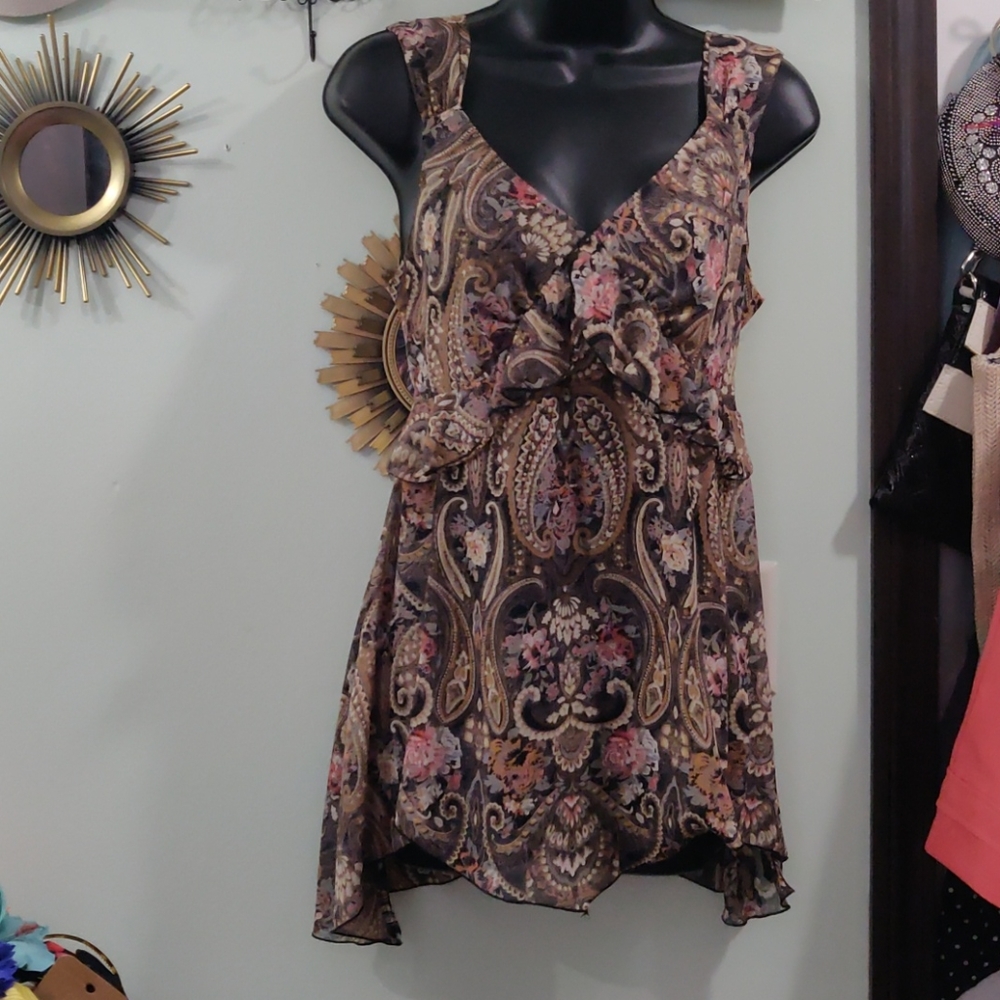 Simply Irresistible EUC Paisley print ruffled top